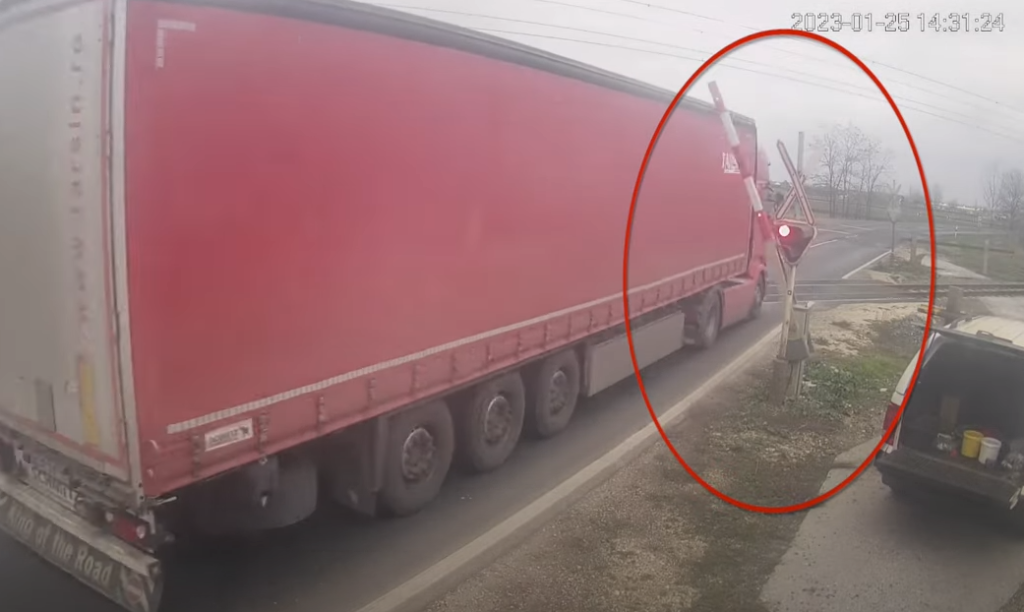MÁV: jelentősen csökkent idén a vasúti átjárókban történt balesetek és a halálos áldozatok száma