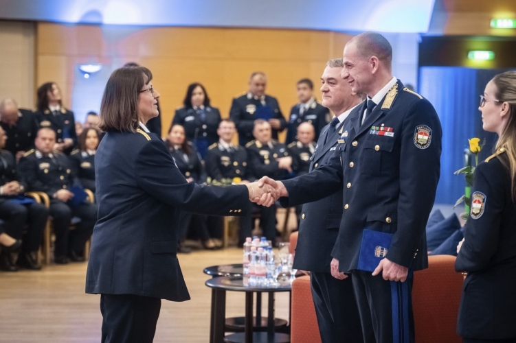 Elismerésben részesült Pernyészné Szente Judit alezredes
