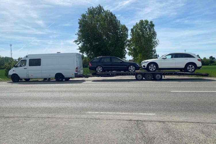Körözött autó akadt horogra Bátaszéken