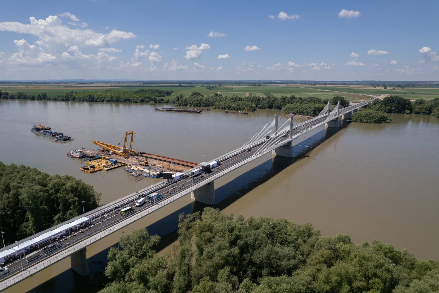 Jelentősen csökken a menetidő Kalocsa és Paks között, közel egy km hosszú az új Duna-híd