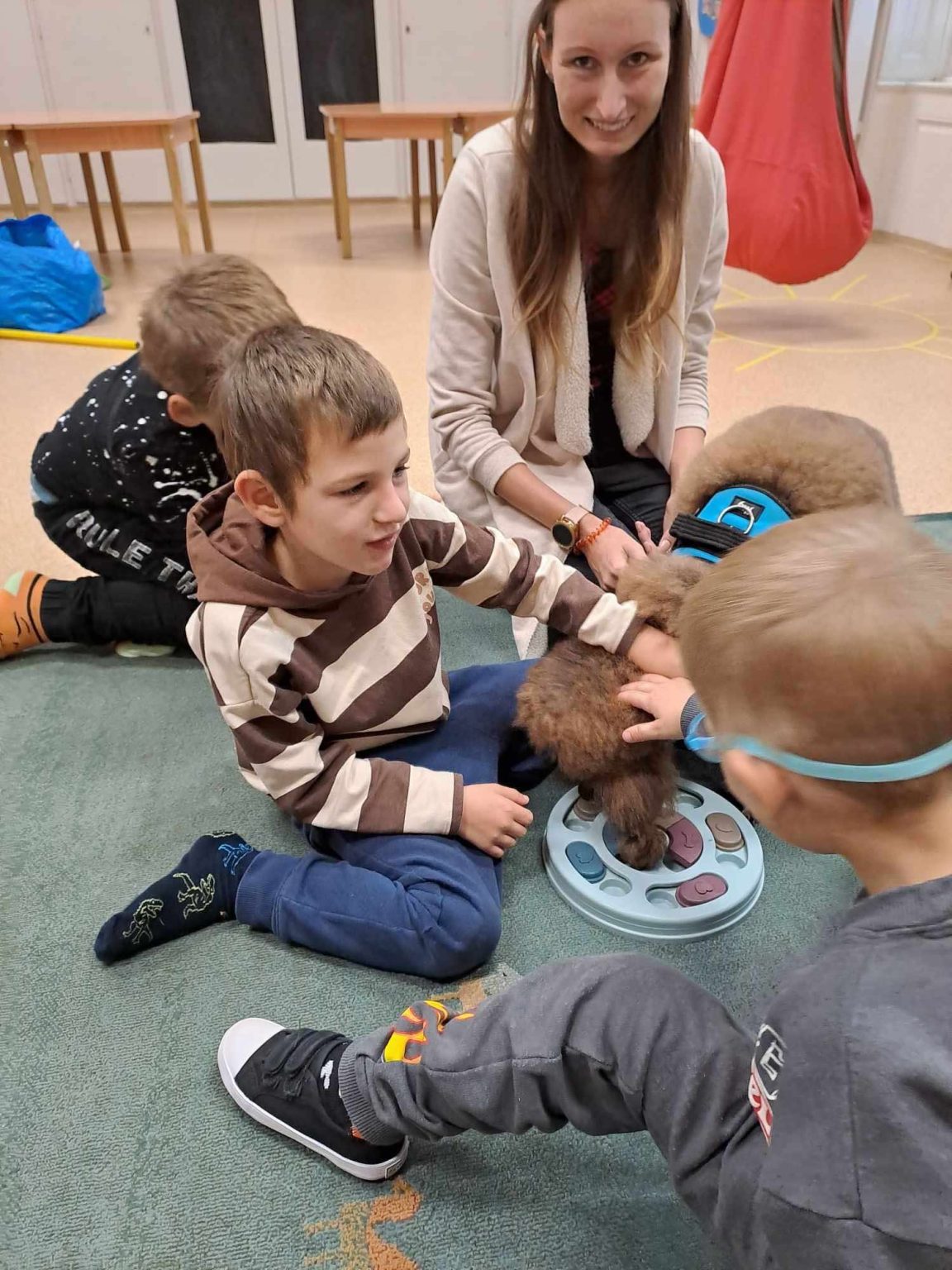 Új bútorokkal támogatta a Szekszárdi EGYMI óvodát az Esőmanók Egyesület