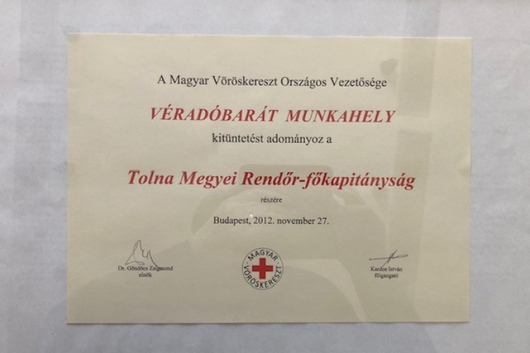 Szolgálnak, védenek és vért adnak ha kell