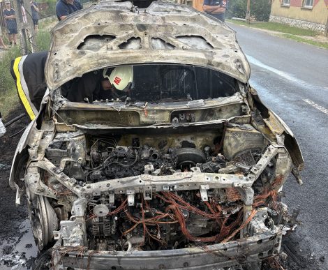 Ilyet még nem látott: ilyen, amikor kigyullad egy kocsi