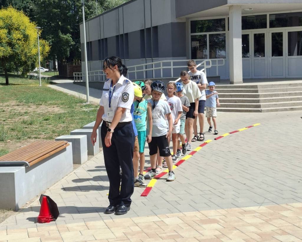 A biztonság jegyében telt a robotika tábor családi napja