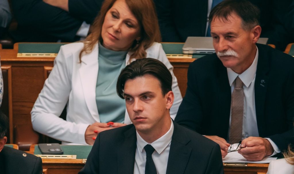 Felfüggesztették a tiszás képviselő mentelmi jogát varga lőrinc mihály