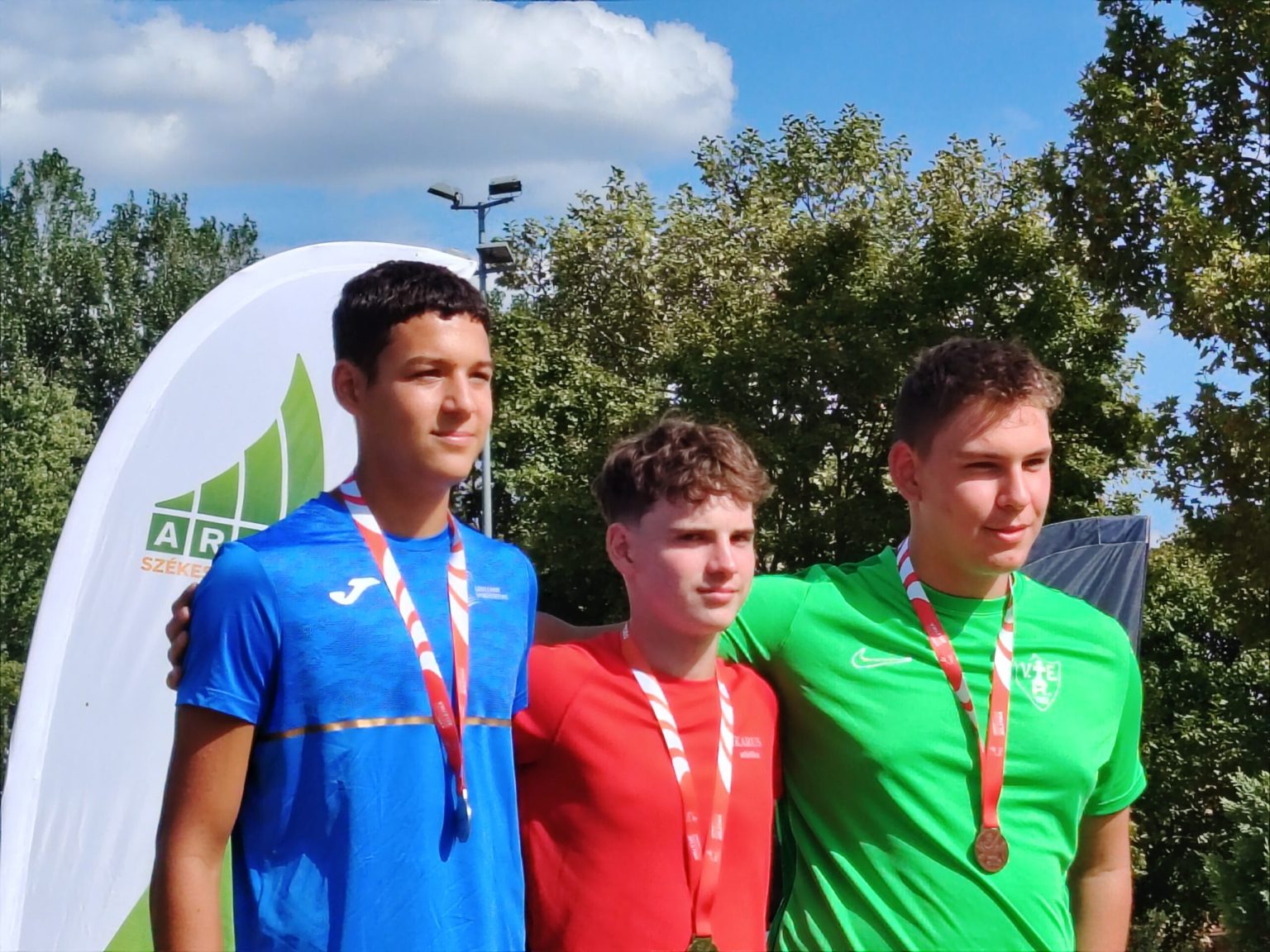 Öt éremmel tértek haza a szekszárdi atléták
